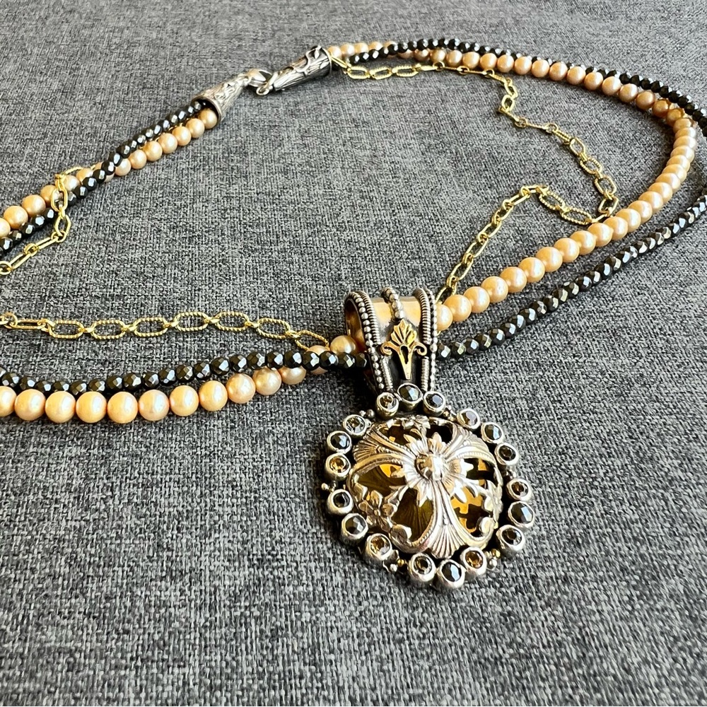Mars And Valentine Pearls Bead Multi-Strand Necklace with Floral Gold Pendant - Picture 3 of 5